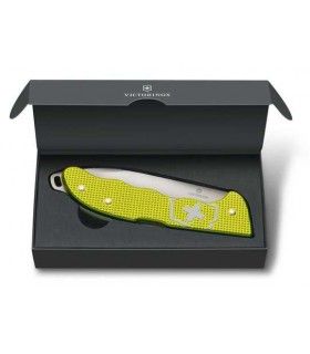 Navaja de AVENTURA "HUNTER PRO ALOX ESTRIADO AMARILLO EDICCIÓN LIMITADA 2023" VICTORINOX 0.9415.L23