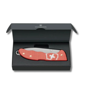 Navaja de AVENTURA "HUNTER PRO ALOX ESTRIADO ROJA EDICCION LIMITADA 2025" VICTORINOX 0.9415.L25B