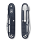 Navaja multiusos "SYNERGY AZUL OSCURO" VICTORINOX 0.8216.22 a