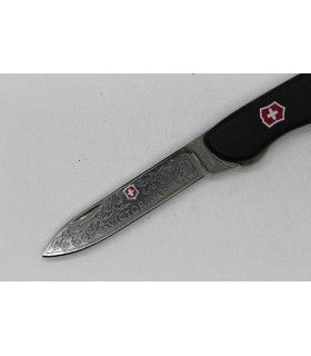 Navaja multiusos "SENTINEL GRABADA" VICTORINOX 08413.3 