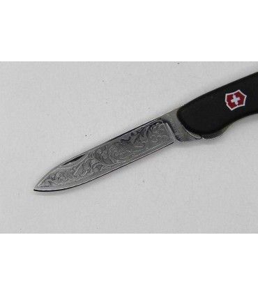 Navaja multiusos "SENTINEL GRABADA I" VICTORINOX 08413.3 