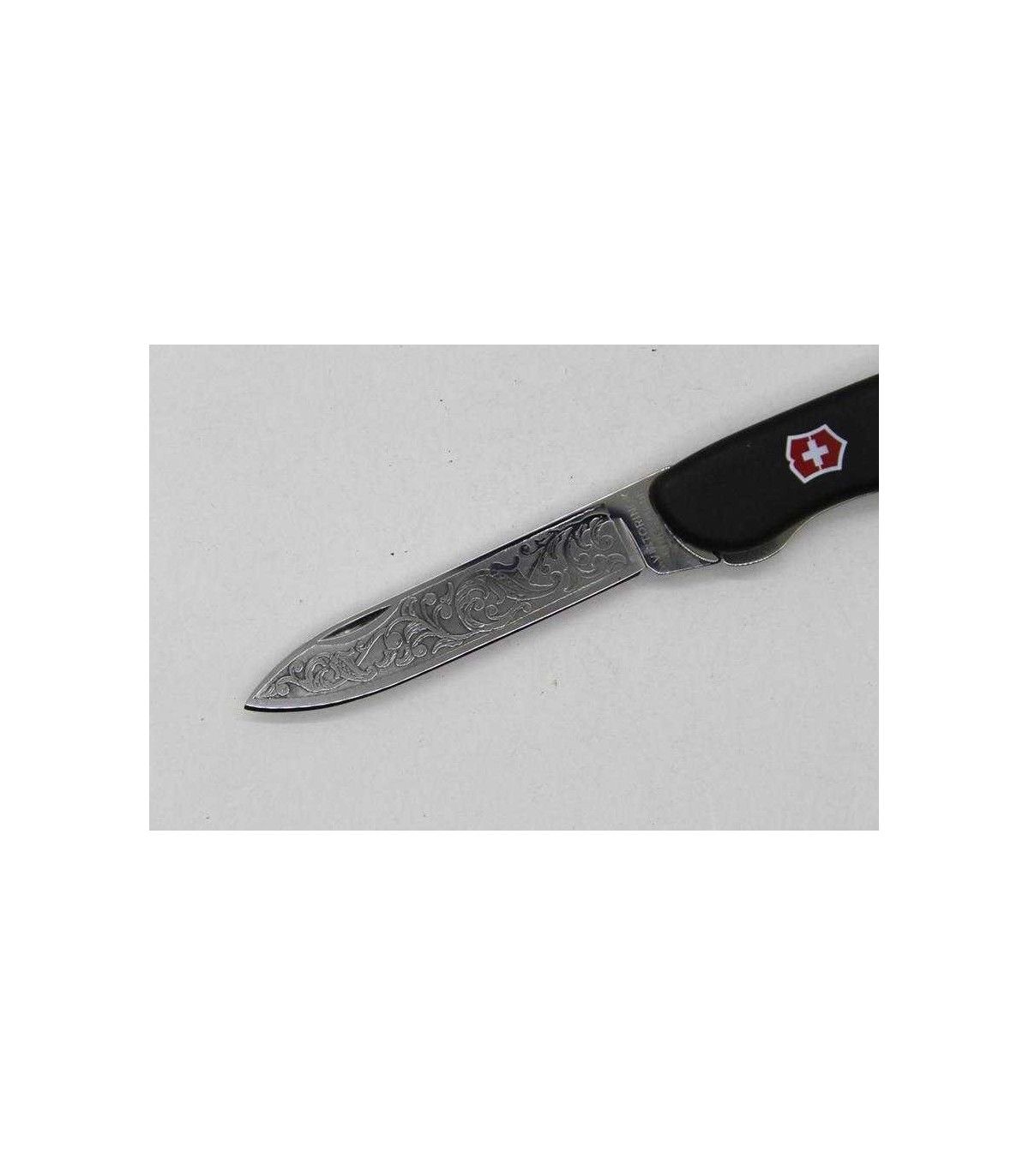 Navaja multiusos "SENTINEL GRABADA I" VICTORINOX 08413.3 